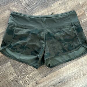 Lululemon speed short size 6 green camouflaged